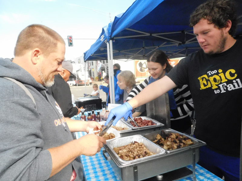 'Cue lovers find their way to Fort Gibson